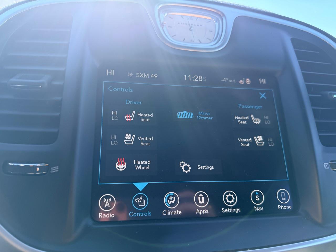 2017 Chrysler 300 4dr Sdn 300C Platinum RWD Photo