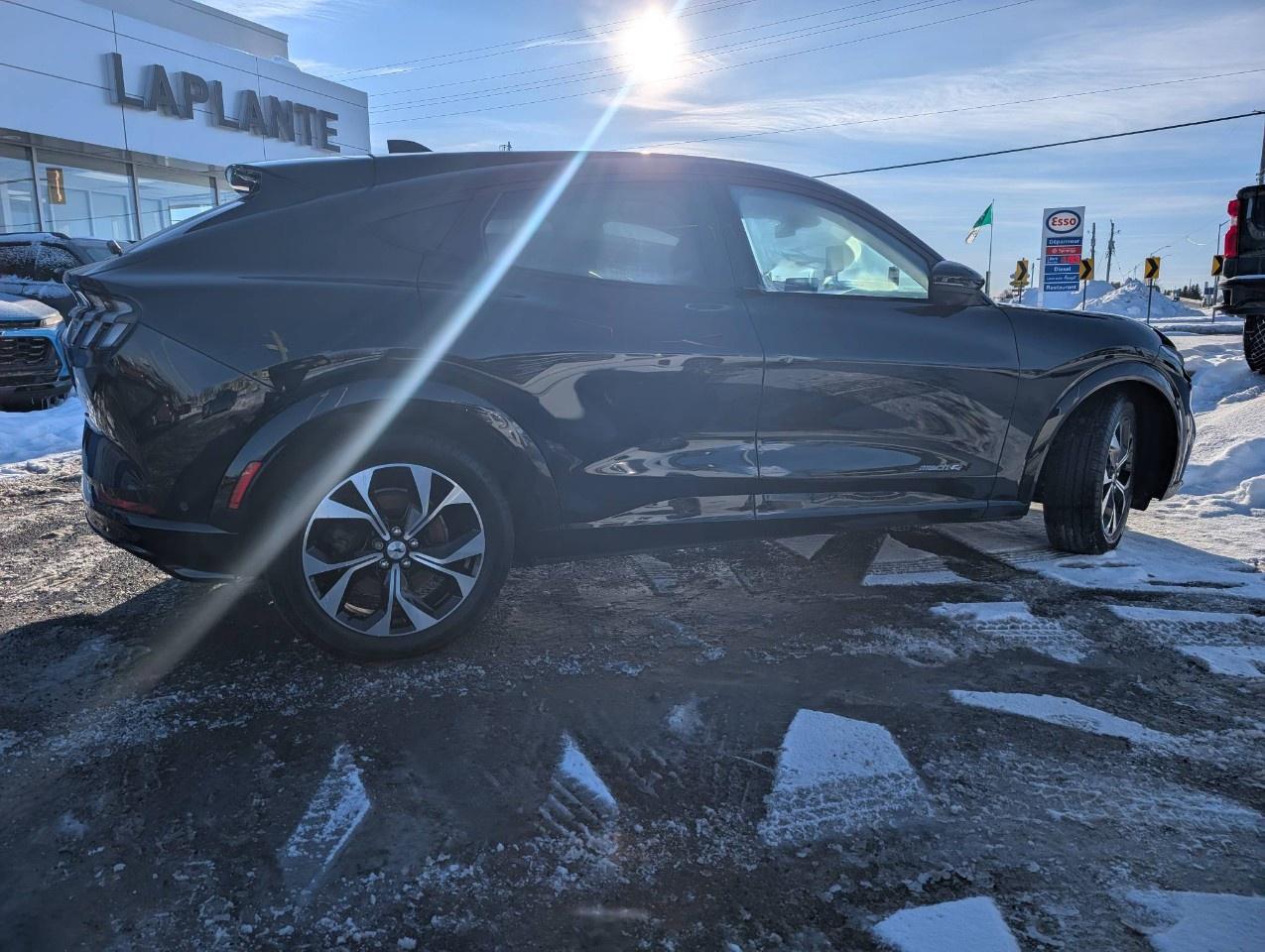 2022 Ford Mustang Mach-E Premium AWD Photo4