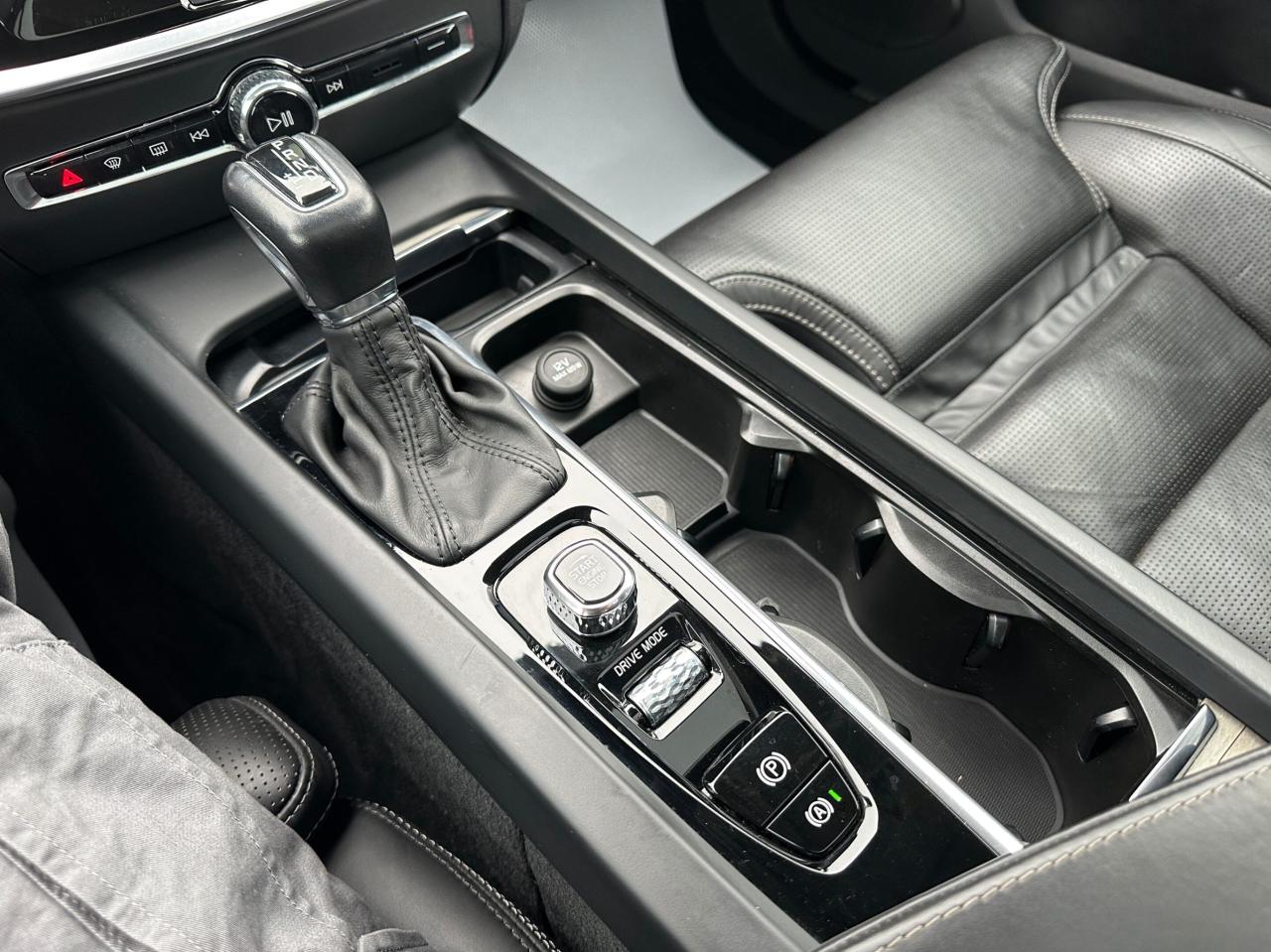 2020 Volvo S60 T6 AWD Inscription  ACCIDENT FREE CERTIFIED MINT Photo