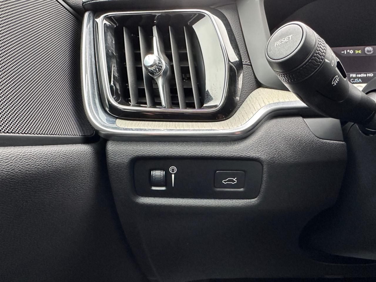 2020 Volvo S60 T6 AWD Inscription  ACCIDENT FREE CERTIFIED MINT Photo