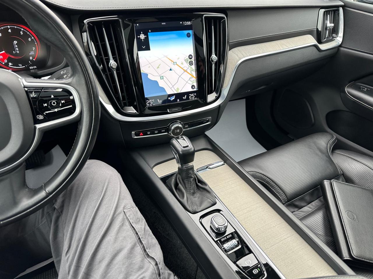 2020 Volvo S60 T6 AWD Inscription  ACCIDENT FREE CERTIFIED MINT Photo