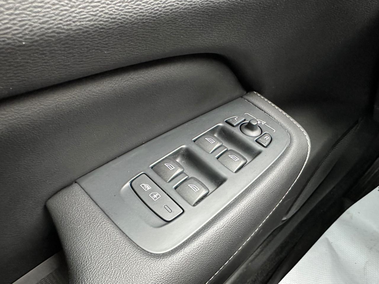 2020 Volvo S60 T6 AWD Inscription  ACCIDENT FREE CERTIFIED MINT Photo