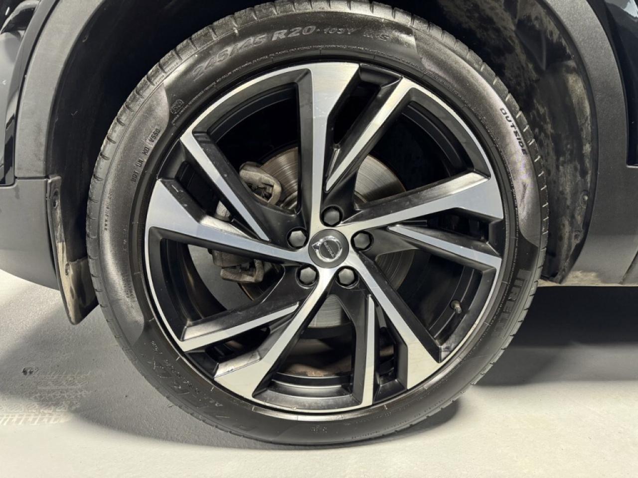 2020 Volvo XC40 R-DESIGN   T5   AWD   SUNROOF   HEATED SEATS Photo