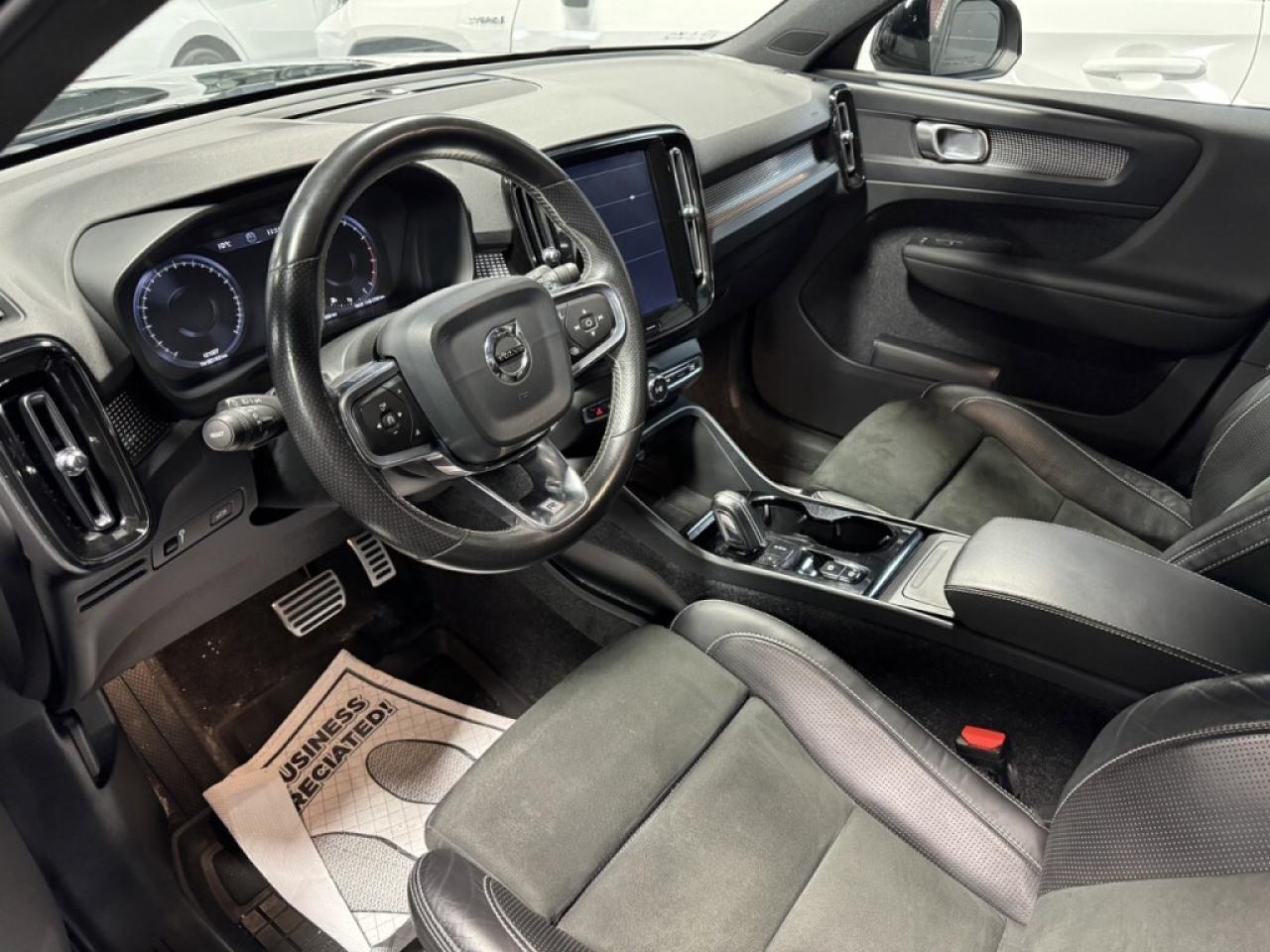 2020 Volvo XC40 R-DESIGN   T5   AWD   SUNROOF   HEATED SEATS Photo