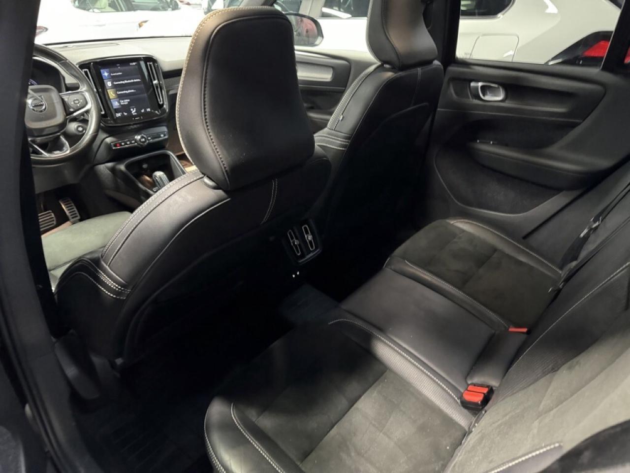 2020 Volvo XC40 R-DESIGN   T5   AWD   SUNROOF   HEATED SEATS Photo