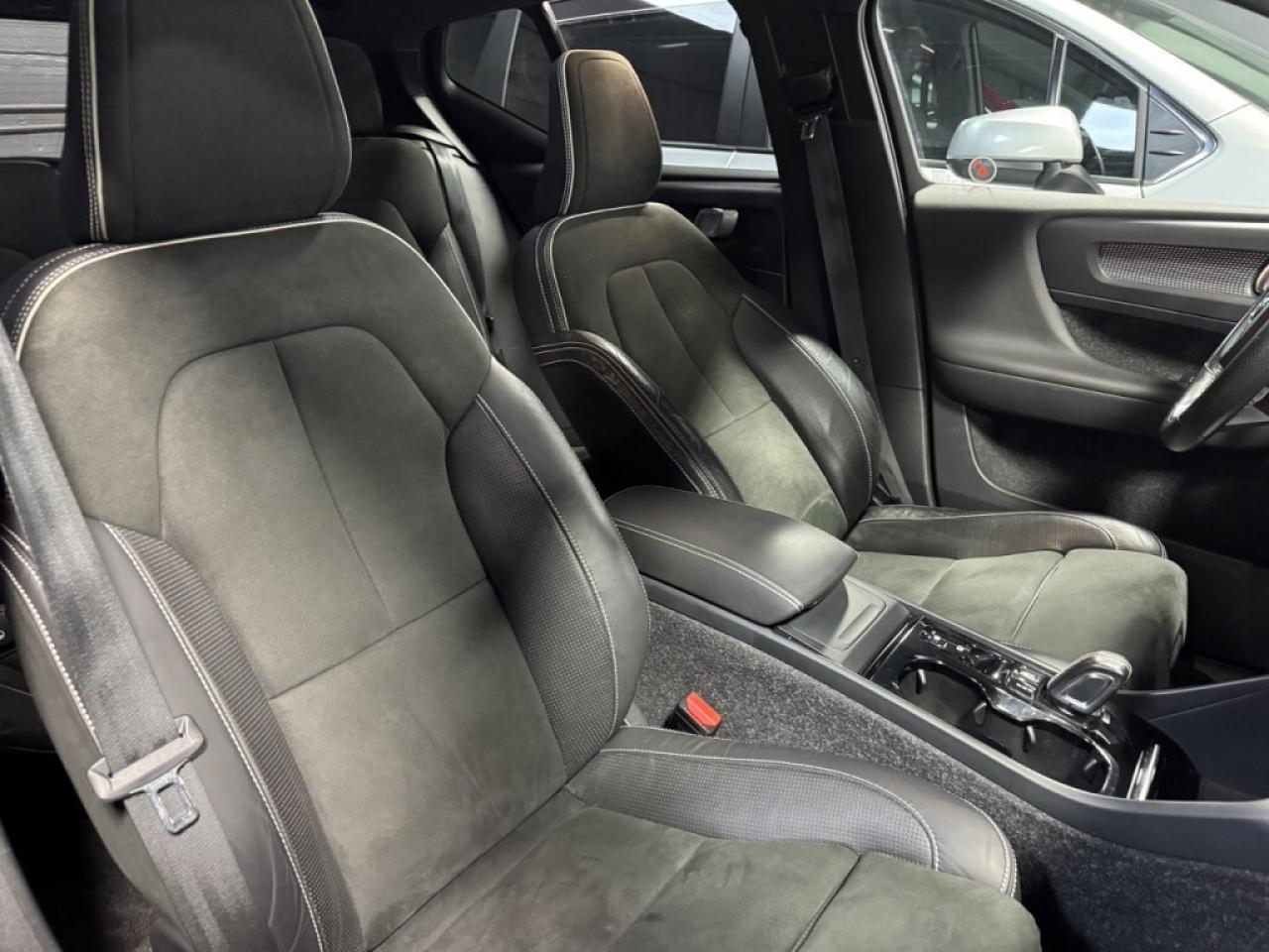 2020 Volvo XC40 R-DESIGN   T5   AWD   SUNROOF   HEATED SEATS Photo