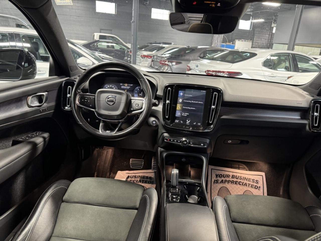 2020 Volvo XC40 R-DESIGN   T5   AWD   SUNROOF   HEATED SEATS Photo