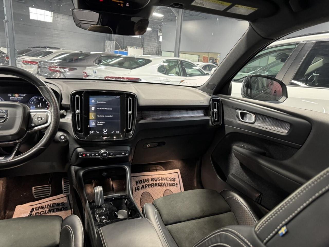 2020 Volvo XC40 R-DESIGN   T5   AWD   SUNROOF   HEATED SEATS Photo