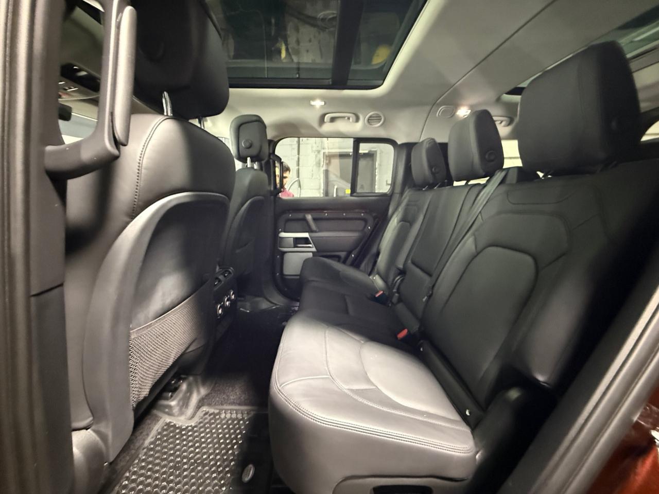 2023 Land Rover Defender 130 FIRST EDITION   AWD   ONE OWNER   NO ACCIDENT Photo