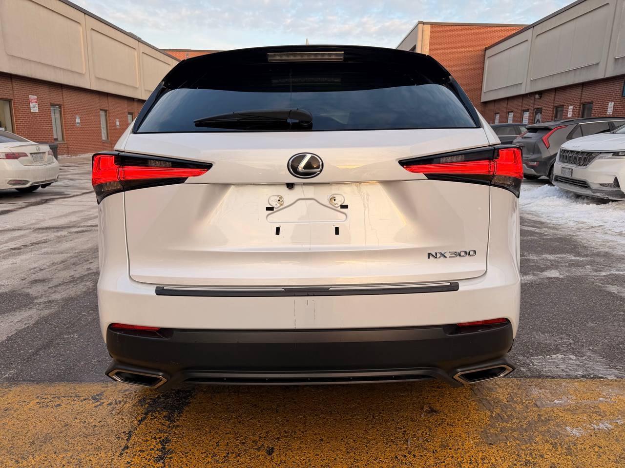 2021 Lexus NX NX 300 AWD, HEATED SEATS, BACKUP CAMERA Photo4