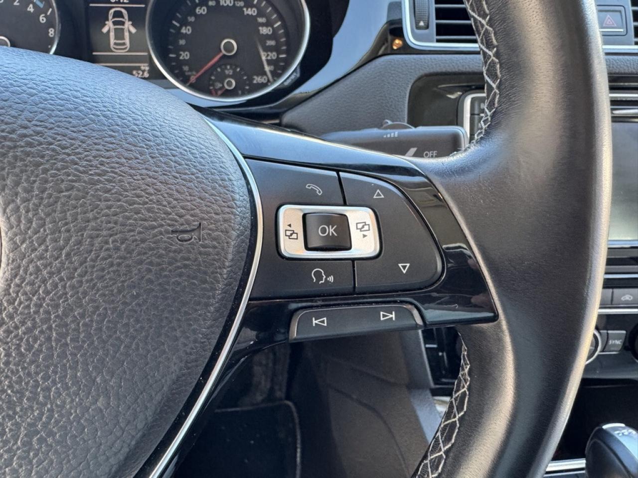 2016 Volkswagen Jetta 4dr DSG Hybrid SEL Premium Photo