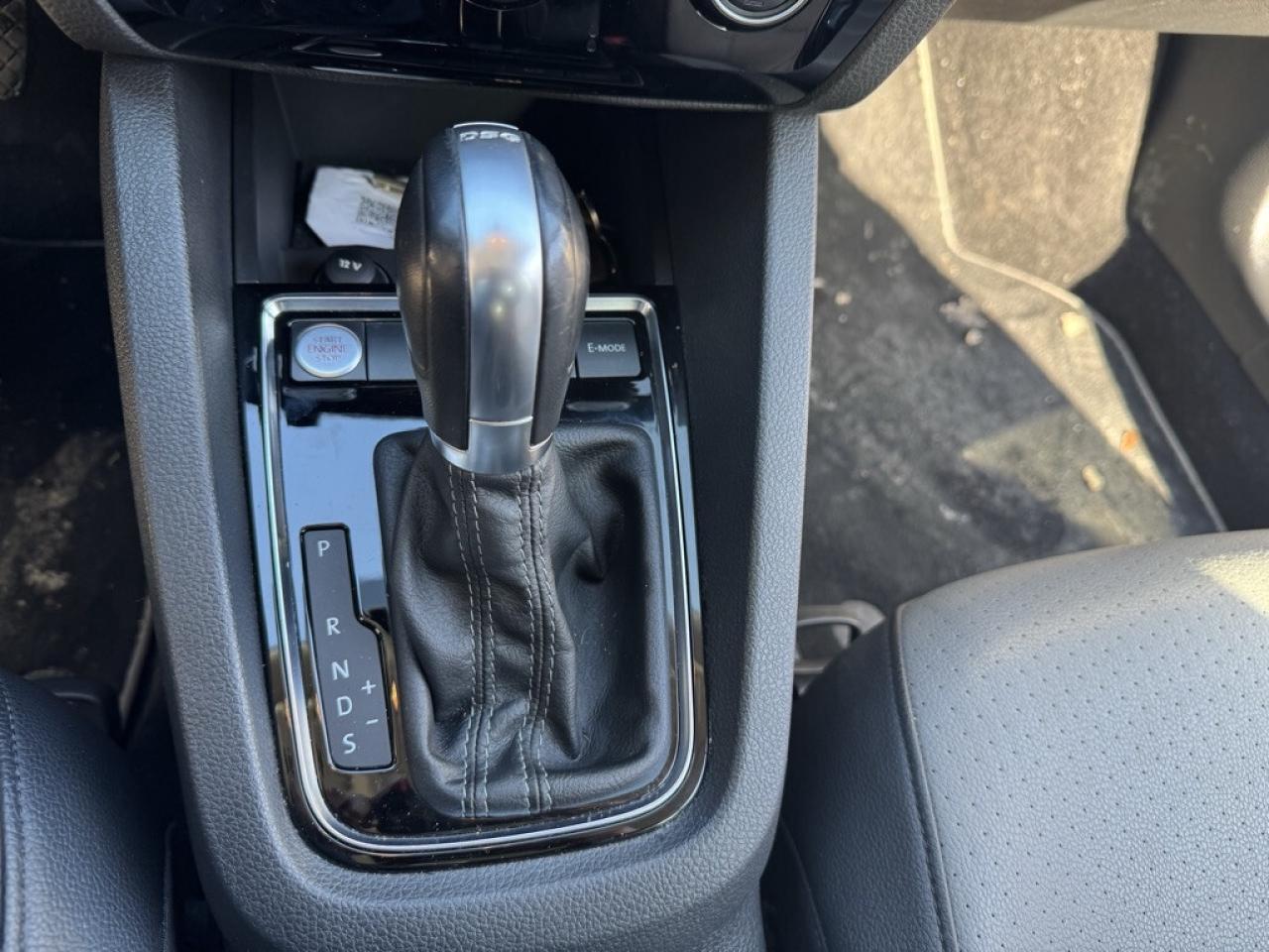 2016 Volkswagen Jetta 4dr DSG Hybrid SEL Premium Photo