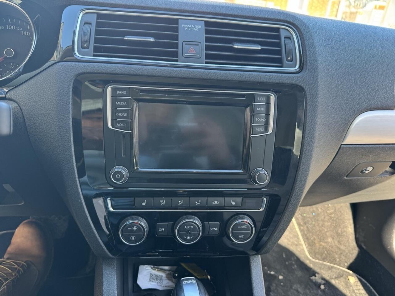 2016 Volkswagen Jetta 4dr DSG Hybrid SEL Premium Photo