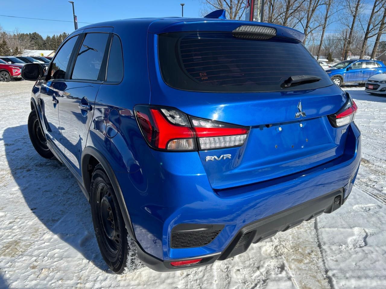 2022 Mitsubishi RVR ES 4dr AWC Photo4