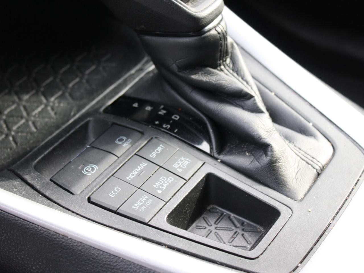 2020 Toyota RAV4 XLE  AWD/ Heated Seats / Blind Spot / Camera Photo