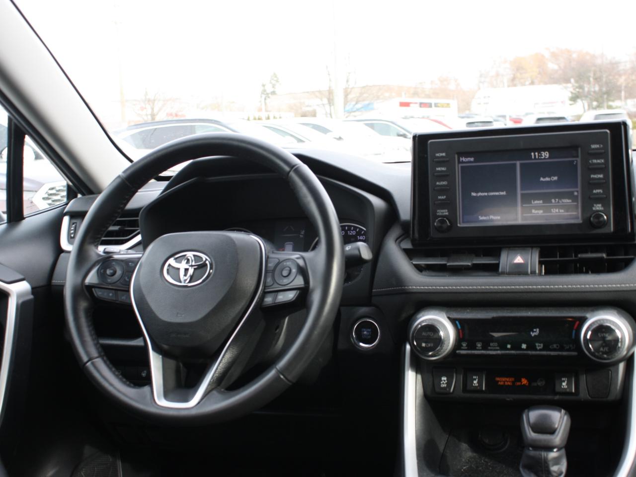 2020 Toyota RAV4 XLE  AWD/ Heated Seats / Blind Spot / Camera Photo