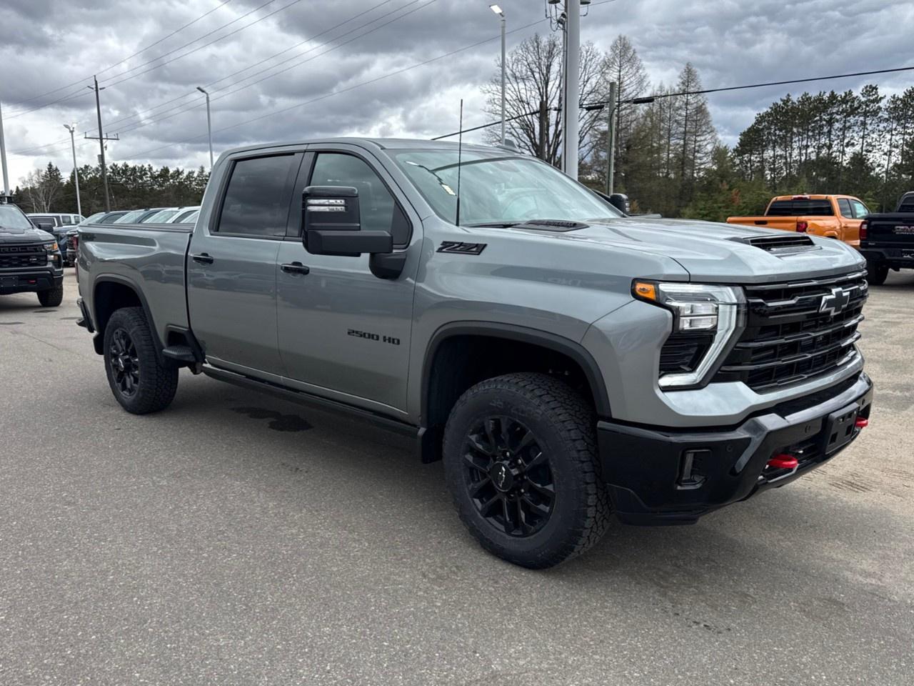 2026 Chevrolet SILVERADO 2500HD 4WD Crew Cab Standard Box LTZ Photo2