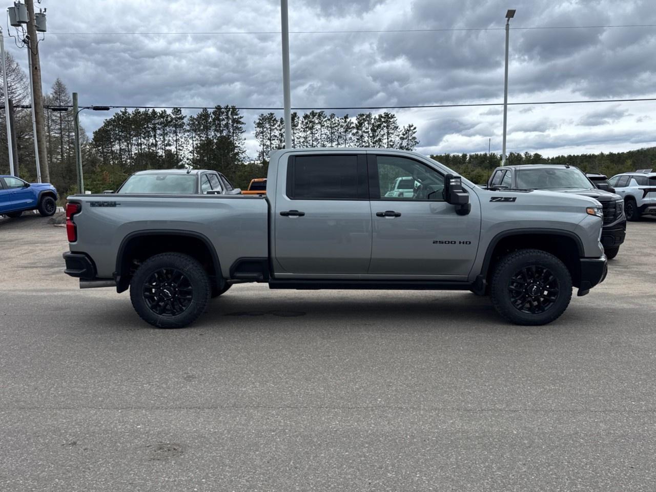 2026 Chevrolet SILVERADO 2500HD 4WD Crew Cab Standard Box LTZ Photo3