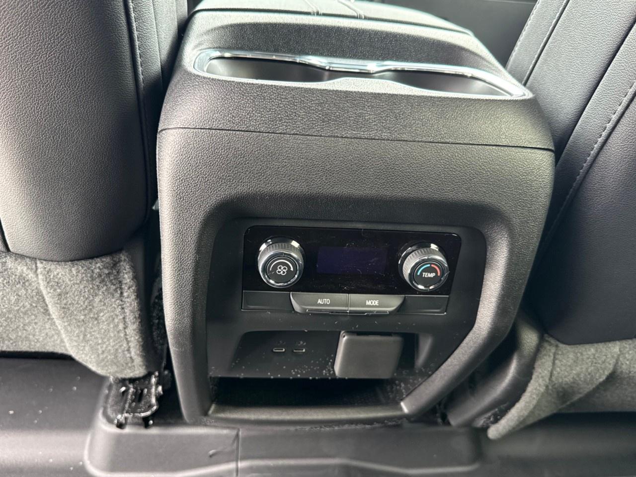 2026 Chevrolet Traverse AWD 4dr LT Photo