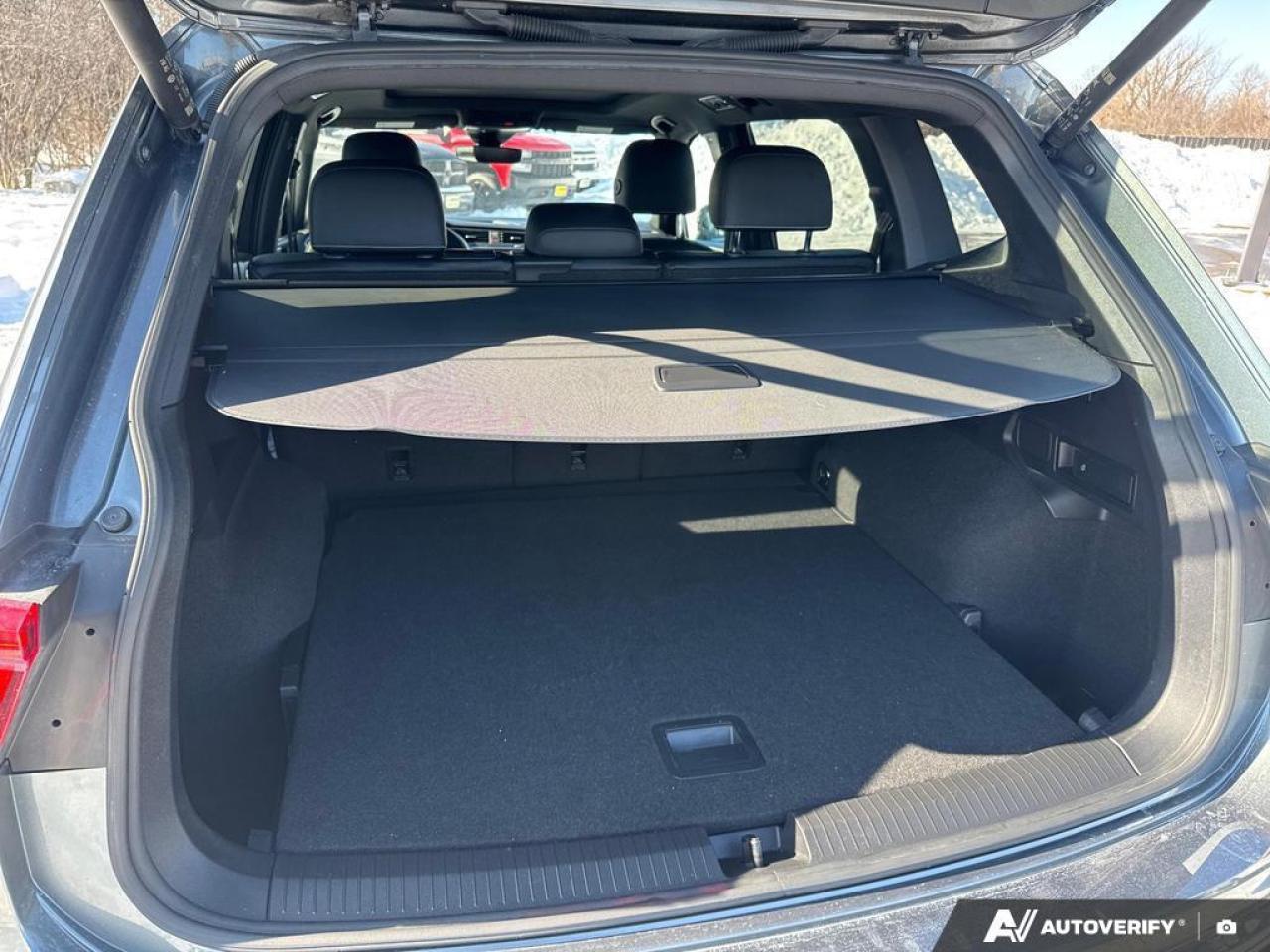 2022 Volkswagen Tiguan Highline R-Line AUTO PARKING   BACKUP CAM   BLUETO Photo