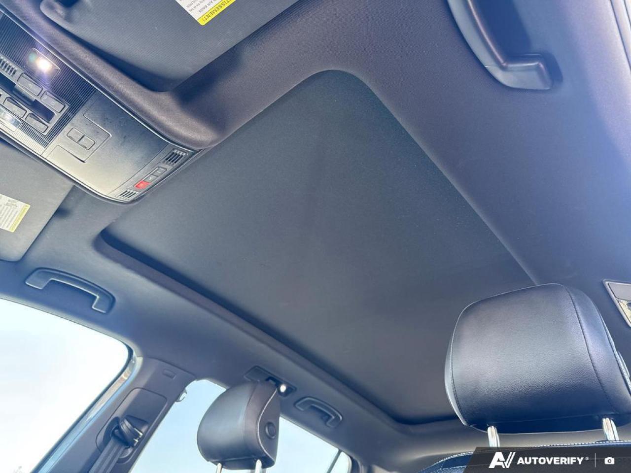 2022 Volkswagen Tiguan Highline R-Line AUTO PARKING   BACKUP CAM   BLUETO Photo