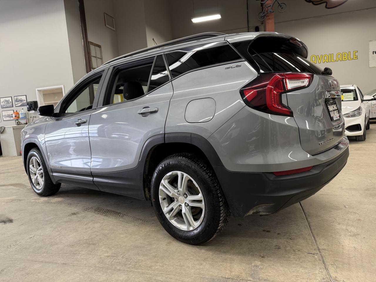 2023 GMC Terrain SLE Photo3