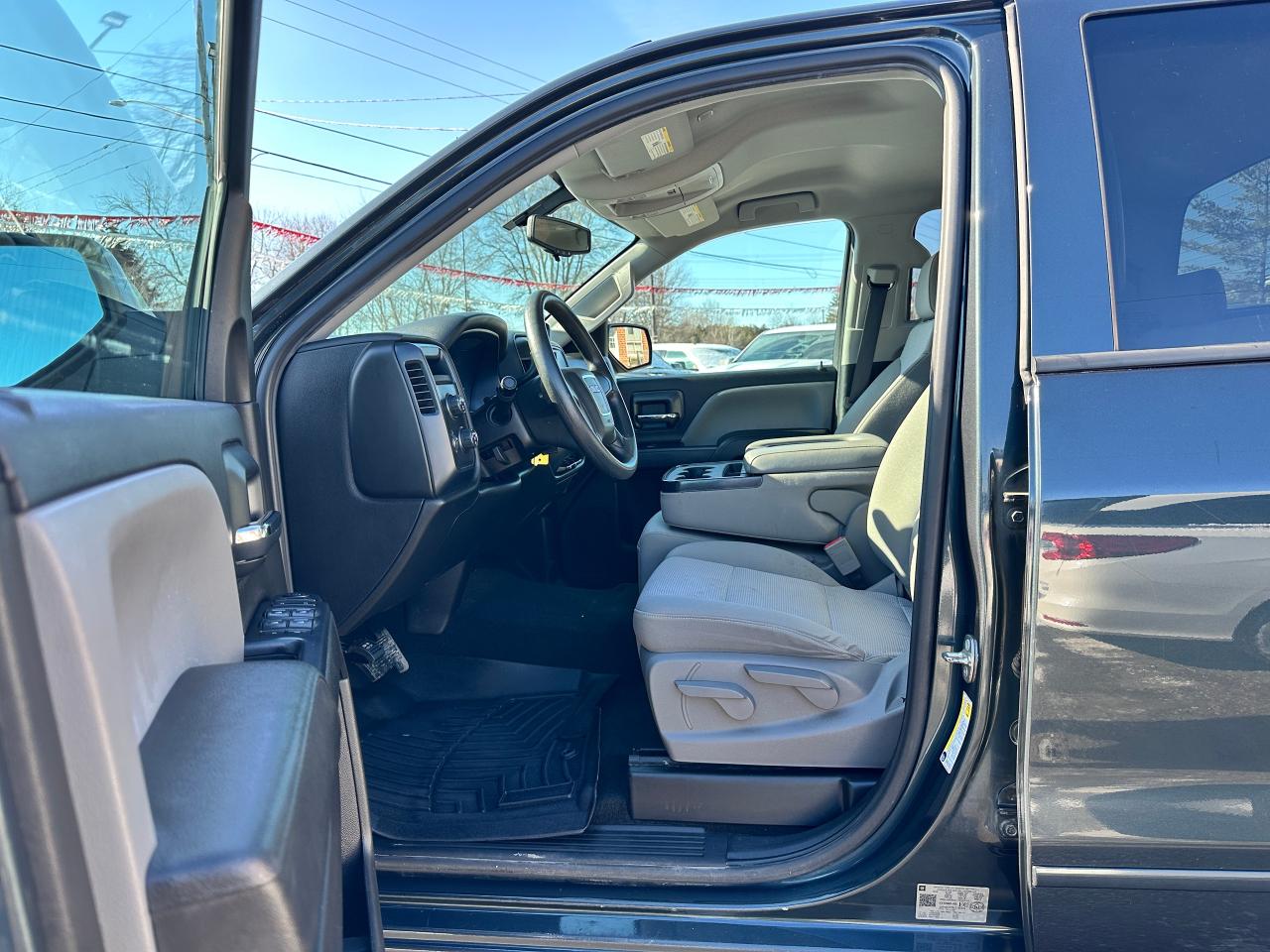 2018 GMC Sierra 1500 Base4x4 DoubleCab 5.3L 6-Pass XM CarPlay BackupCam Photo