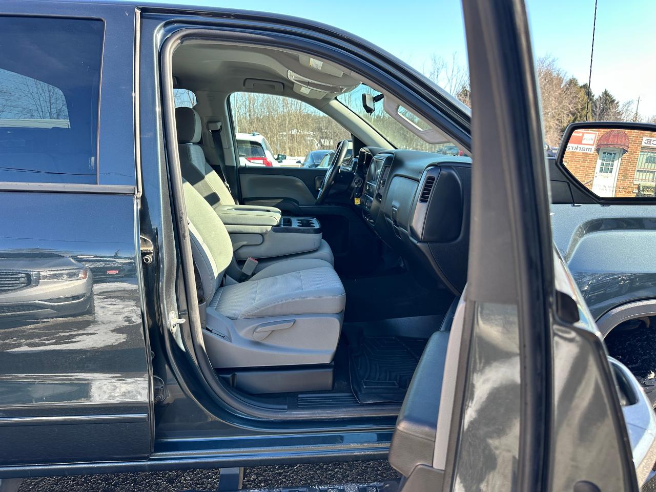 2018 GMC Sierra 1500 Base4x4 DoubleCab 5.3L 6-Pass XM CarPlay BackupCam Photo