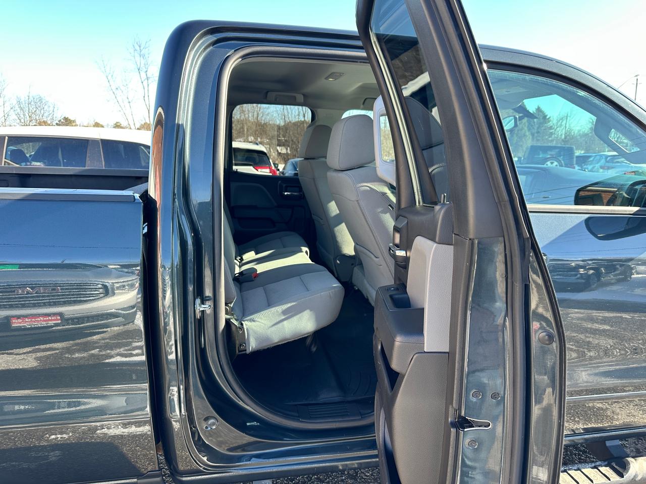 2018 GMC Sierra 1500 Base4x4 DoubleCab 5.3L 6-Pass XM CarPlay BackupCam Photo