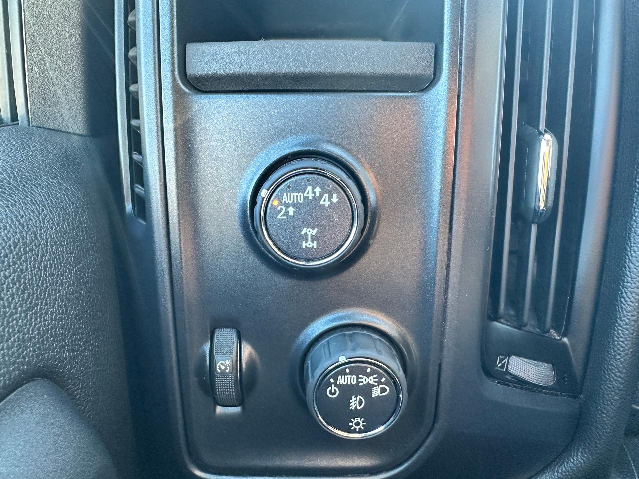 2018 GMC Sierra 1500 Base4x4 DoubleCab 5.3L 6-Pass XM CarPlay BackupCam Photo