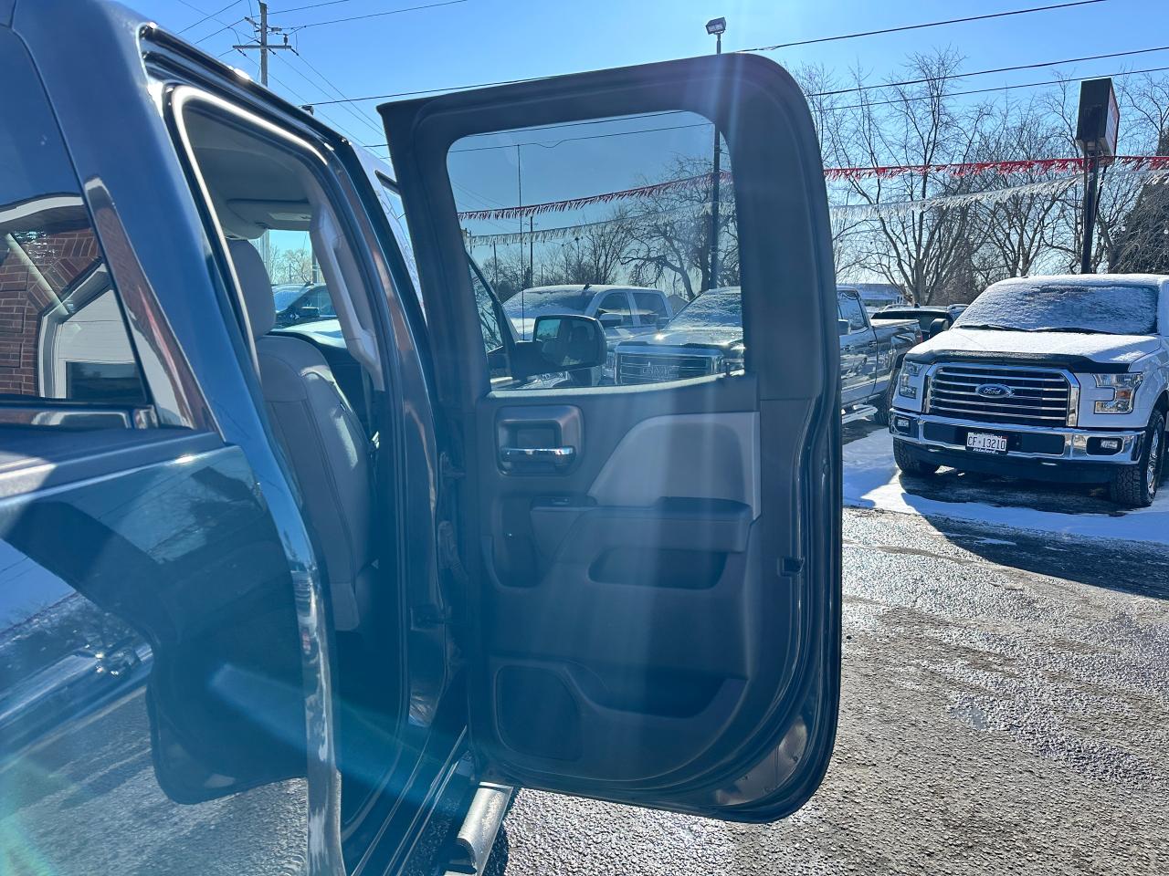 2018 GMC Sierra 1500 Base4x4 DoubleCab 5.3L 6-Pass XM CarPlay BackupCam Photo