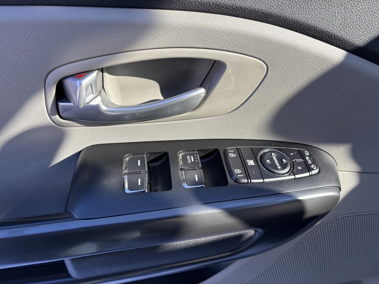 2020 Kia Sedona LX Photo