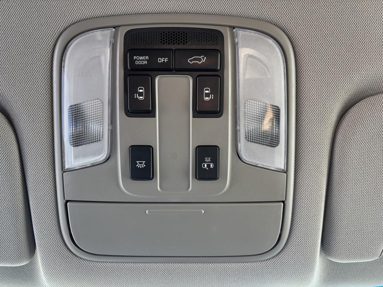 2020 Kia Sedona LX Photo