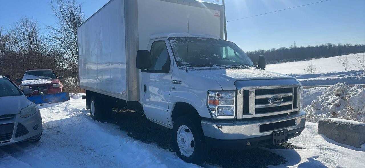 2018 Ford E-Series Cutaway 16’box Photo