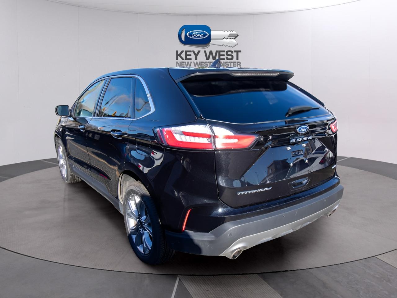 2024 Ford Edge Titanium AWD Photo2