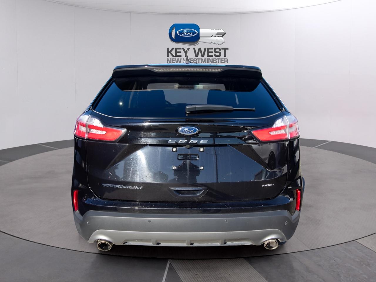 2024 Ford Edge Titanium AWD Photo3