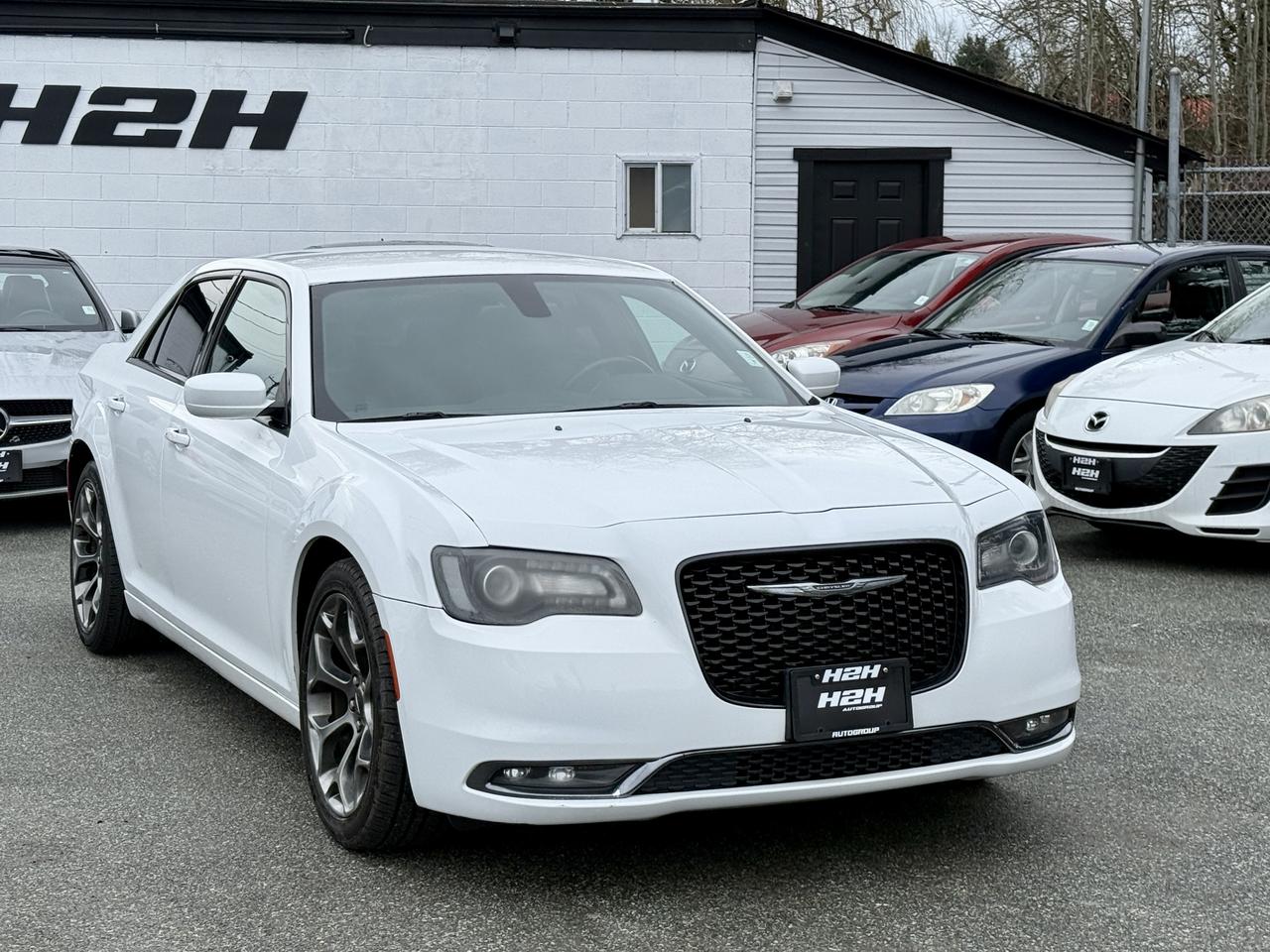 2016 Chrysler 300 FINANCING AVAILABLE Photo3