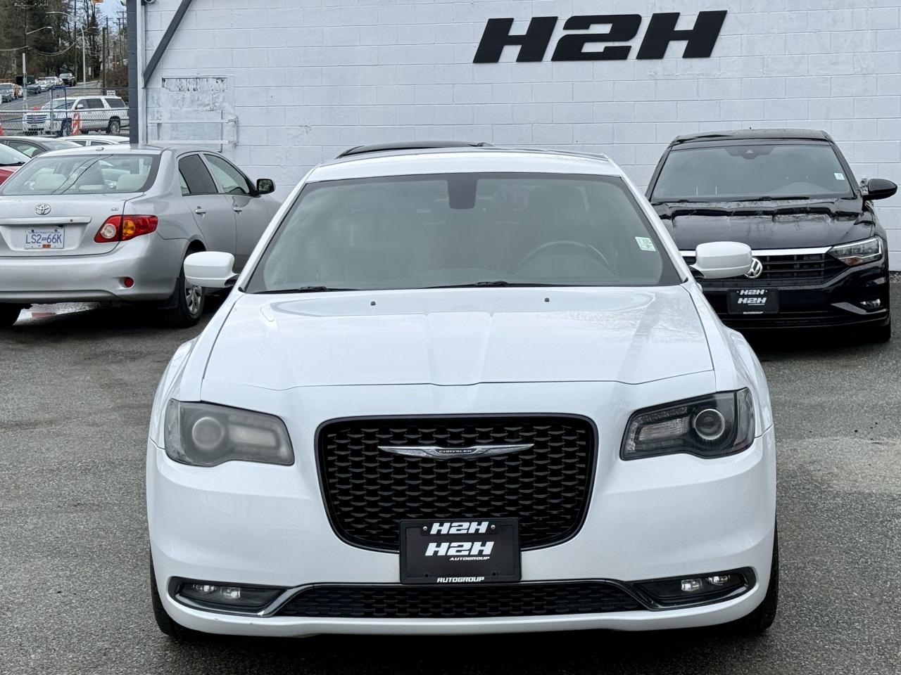 2016 Chrysler 300 FINANCING AVAILABLE Photo2