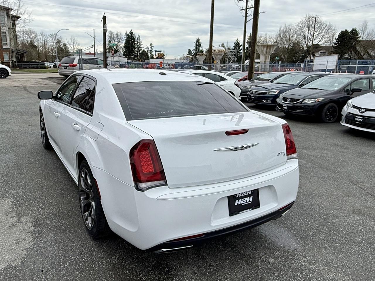 2016 Chrysler 300 FINANCING AVAILABLE Photo7
