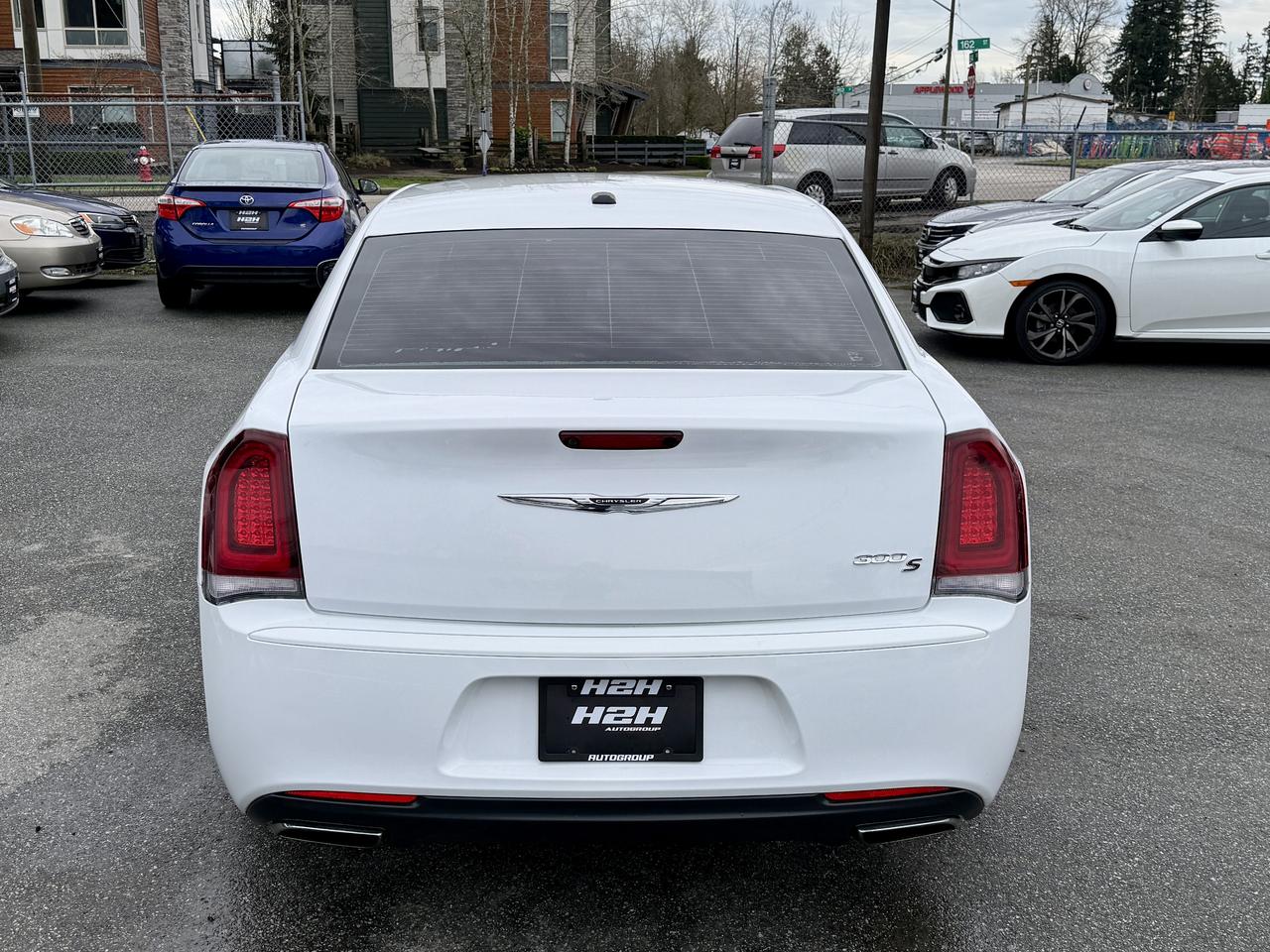 2016 Chrysler 300 FINANCING AVAILABLE Photo6