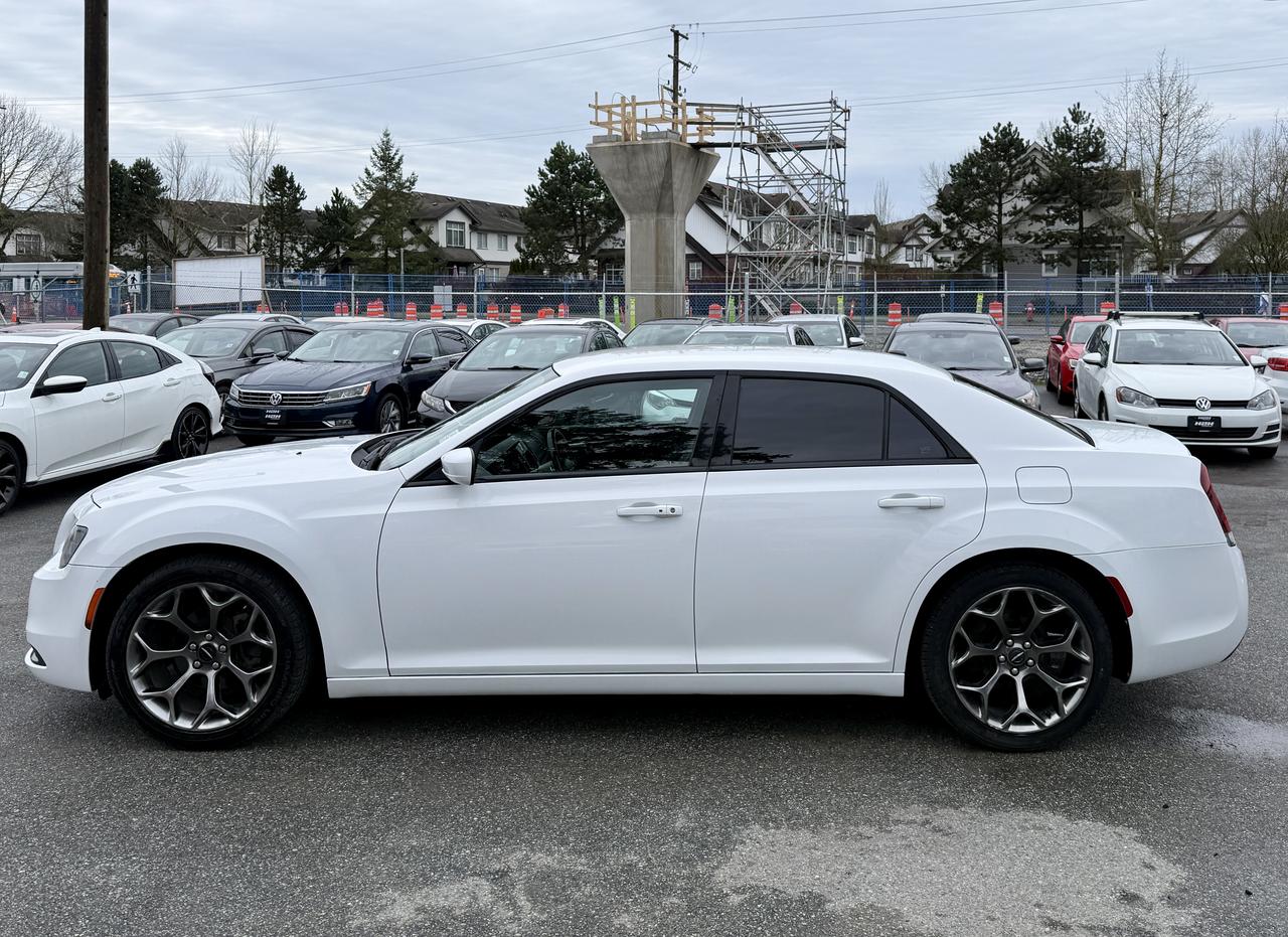 2016 Chrysler 300 FINANCING AVAILABLE Photo8