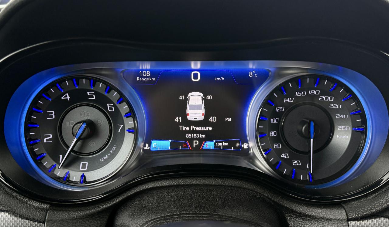 2016 Chrysler 300 FINANCING AVAILABLE Photo11