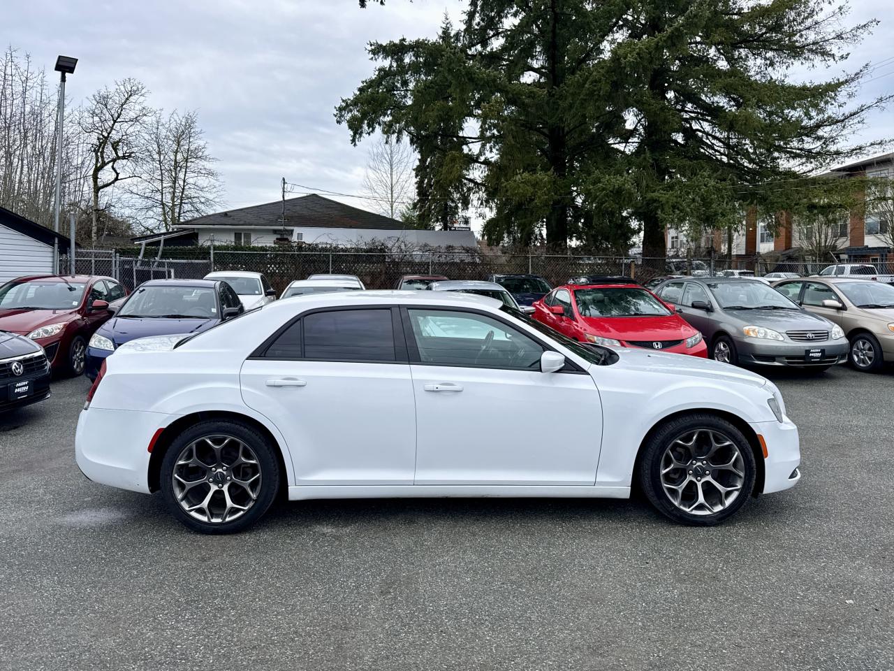 2016 Chrysler 300 FINANCING AVAILABLE Photo4