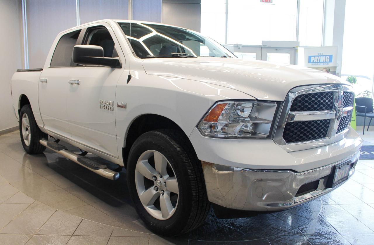 2017 RAM 1500 SLT 5.7L HEMI - CLOTH UPHOLSTERY -  TONNEAU COVER Photo3