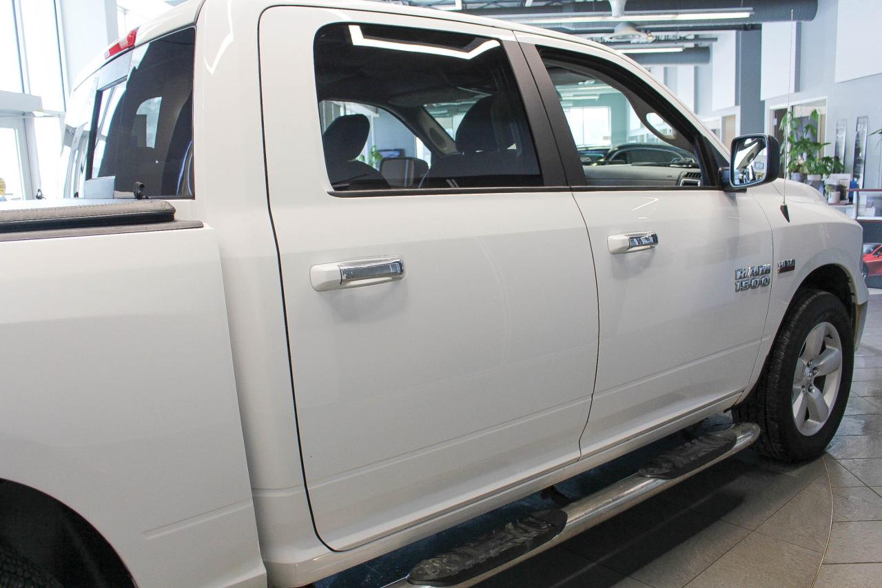 2017 RAM 1500 SLT 5.7L HEMI - CLOTH UPHOLSTERY -  TONNEAU COVER Photo