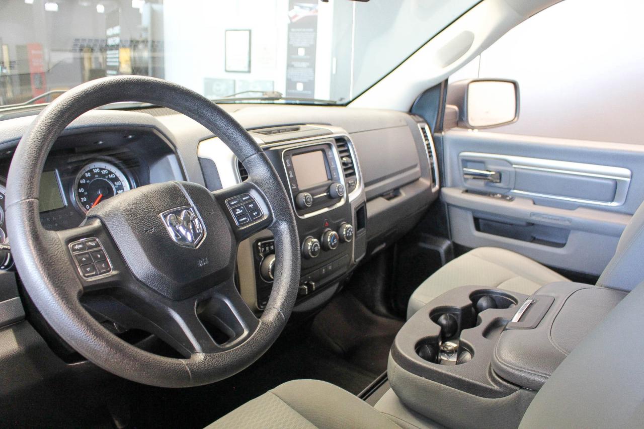 2017 RAM 1500 SLT 5.7L HEMI - CLOTH UPHOLSTERY -  TONNEAU COVER Photo