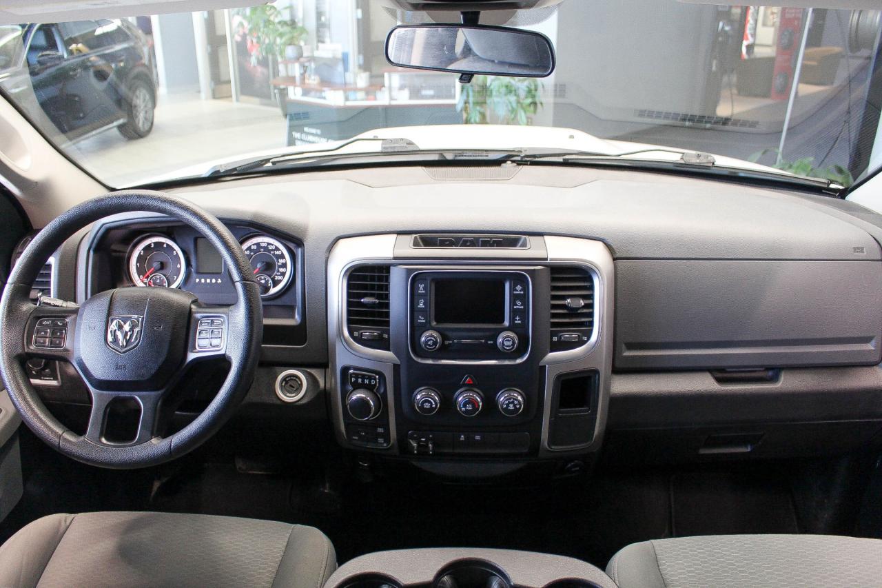 2017 RAM 1500 SLT 5.7L HEMI - CLOTH UPHOLSTERY -  TONNEAU COVER Photo