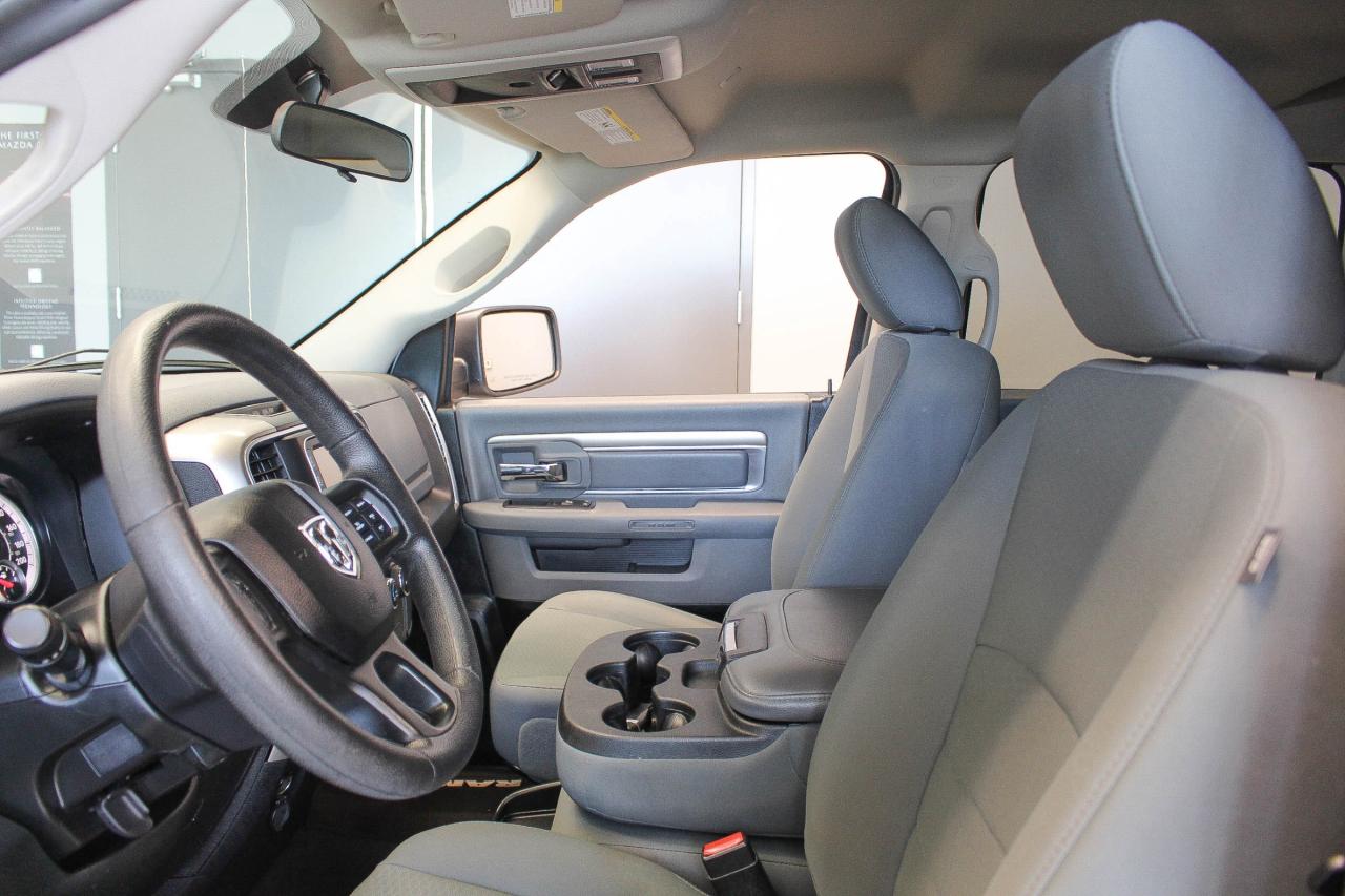 2017 RAM 1500 SLT 5.7L HEMI - CLOTH UPHOLSTERY -  TONNEAU COVER Photo