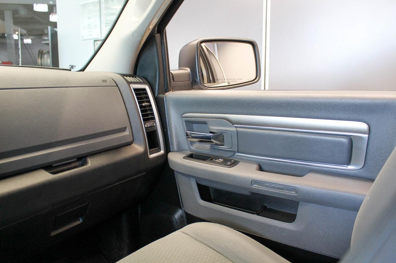 2017 RAM 1500 SLT 5.7L HEMI - CLOTH UPHOLSTERY -  TONNEAU COVER Photo