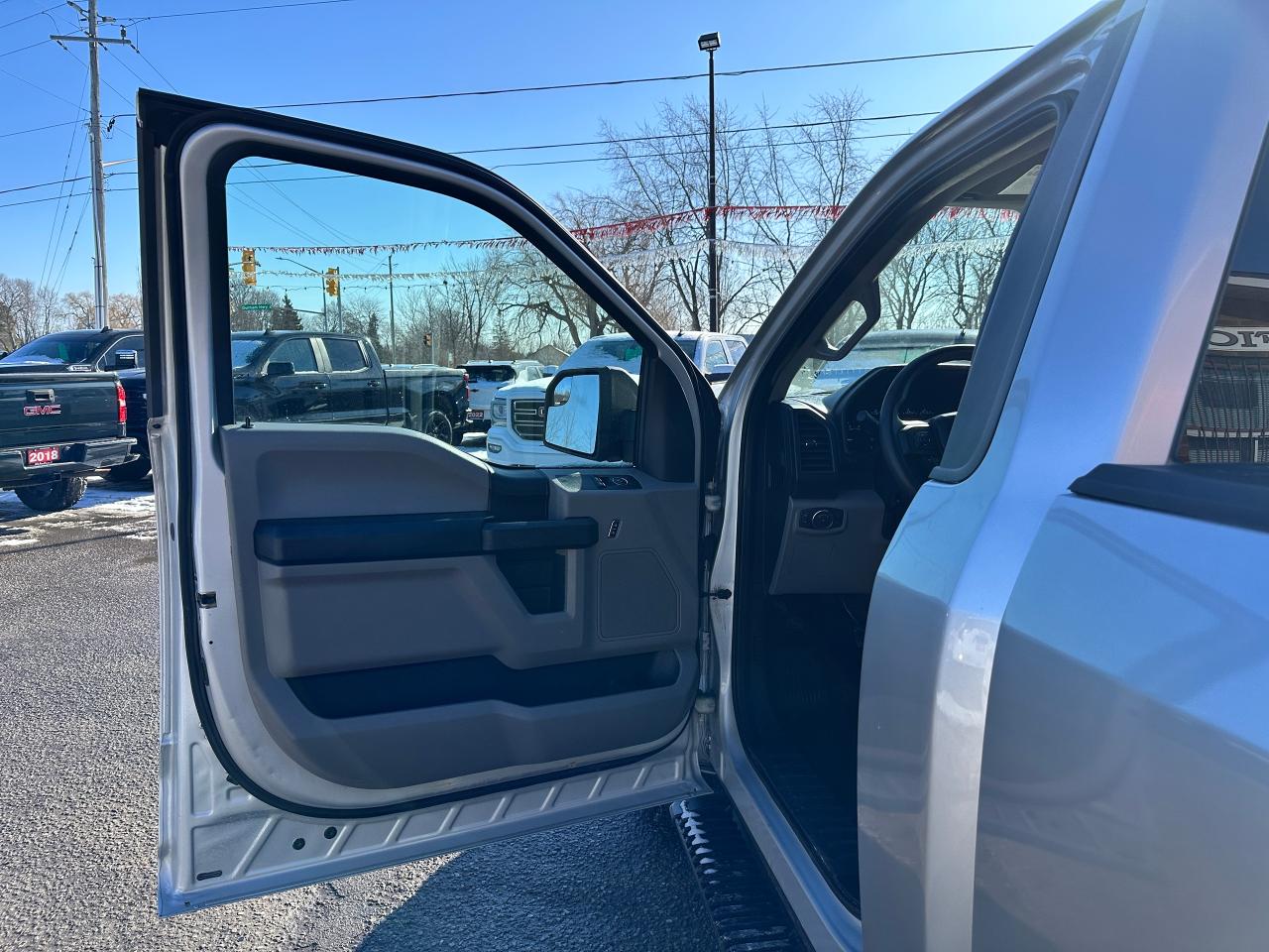 2016 Ford F-150 XL RegCab 4x4 LongBox 5.0L V8 Bluetooth A/C Alloys Photo